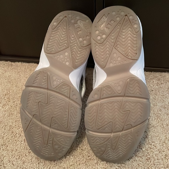 Nike Air Maestro II LTD Shoes - Picture 15 of 16